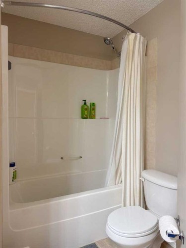 113 Evansford Circle Nw, Calgary, AB - Indoor Photo Showing Bathroom