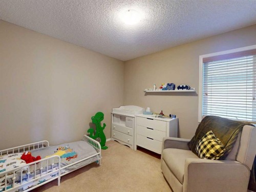 113 Evansford Circle Nw, Calgary, AB - Indoor Photo Showing Bedroom