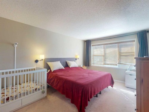 113 Evansford Circle Nw, Calgary, AB - Indoor Photo Showing Bedroom