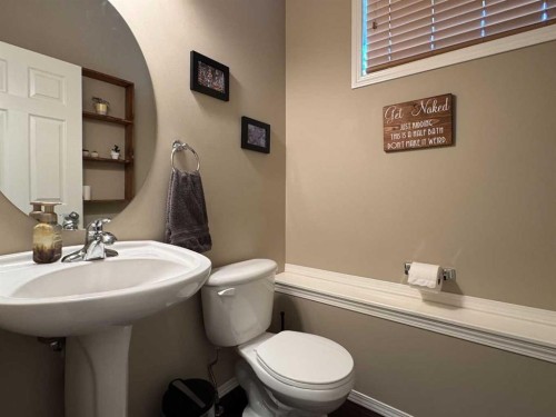 113 Evansford Circle Nw, Calgary, AB - Indoor Photo Showing Bathroom