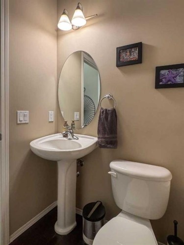 113 Evansford Circle Nw, Calgary, AB - Indoor Photo Showing Bathroom