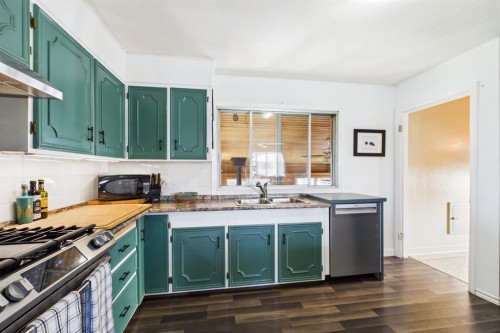 7411 21 Se, Calgary, AB - Indoor Photo Showing Kitchen With Double Sink