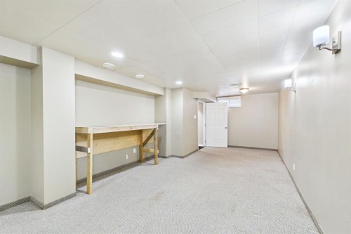 7411 21 Se, Calgary, AB - Indoor