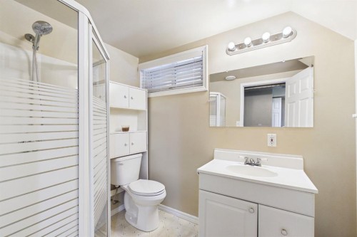 7411 21 Se, Calgary, AB - Indoor Photo Showing Bathroom