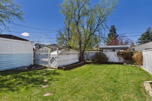 7411 21 Se, Calgary, AB - Outdoor