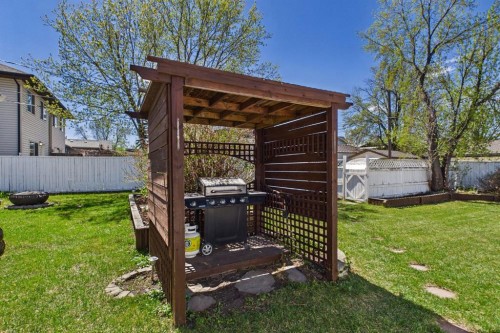 7411 21 Se, Calgary, AB - Outdoor