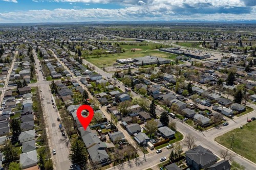 7411 21 Se, Calgary, AB - Outdoor With View