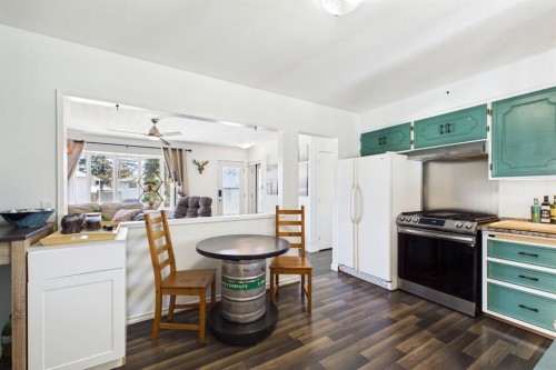 7411 21 Se, Calgary, AB - Indoor Photo Showing Kitchen