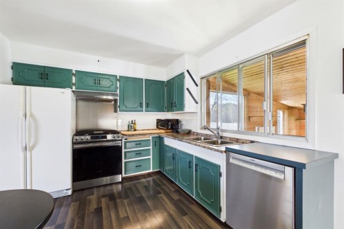 7411 21 Se, Calgary, AB - Indoor Photo Showing Kitchen With Double Sink