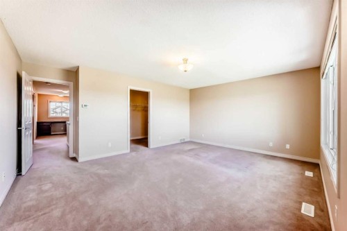 22 Everhollow Rise Sw, Calgary, AB - Indoor Photo Showing Other Room