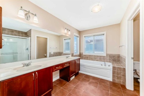 22 Everhollow Rise Sw, Calgary, AB - Indoor Photo Showing Bathroom