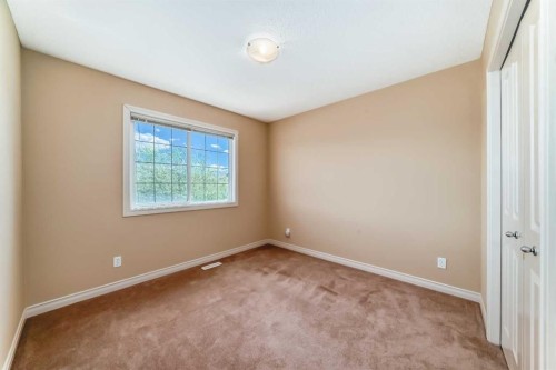 22 Everhollow Rise Sw, Calgary, AB - Indoor Photo Showing Other Room