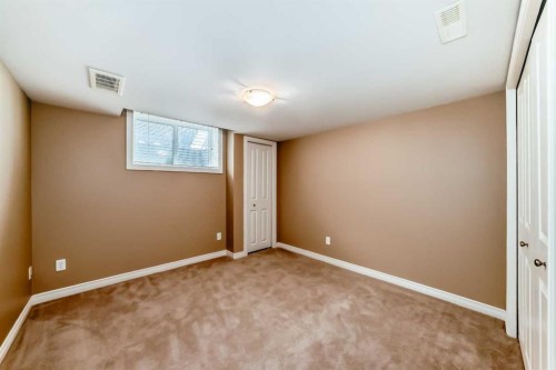 22 Everhollow Rise Sw, Calgary, AB - Indoor Photo Showing Other Room