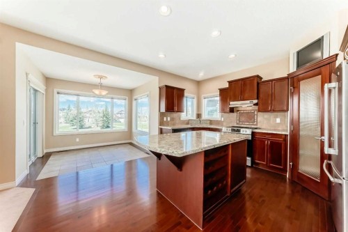 22 Everhollow Rise Sw, Calgary, AB - Indoor Photo Showing Kitchen