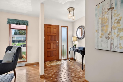 59 Fairview Drive Se, Calgary, AB - Indoor Photo Showing Other Room