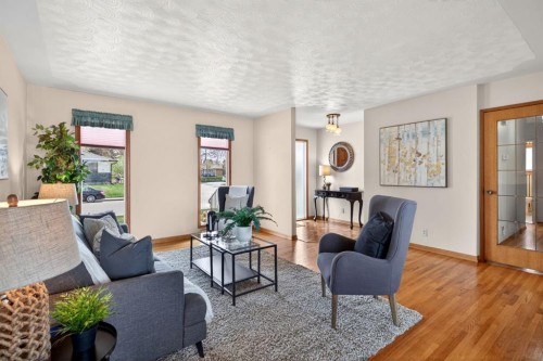59 Fairview Drive Se, Calgary, AB - Indoor Photo Showing Living Room