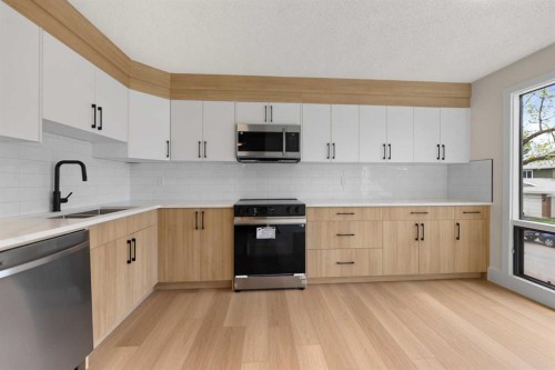 32-99 Midpark Gardens Se, Calgary, AB - Indoor Photo Showing Kitchen With Double Sink