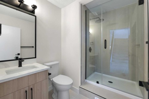 32-99 Midpark Gardens Se, Calgary, AB - Indoor Photo Showing Bathroom