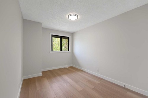 32-99 Midpark Gardens Se, Calgary, AB - Indoor Photo Showing Other Room