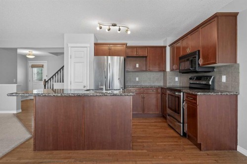 124 Everglen Way Sw, Calgary, AB - Indoor Photo Showing Kitchen
