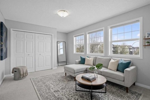 124 Everglen Way Sw, Calgary, AB - Indoor Photo Showing Living Room