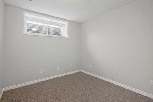 124 Everglen Way Sw, Calgary, AB - Indoor Photo Showing Other Room