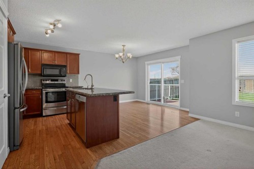 124 Everglen Way Sw, Calgary, AB - Indoor Photo Showing Kitchen