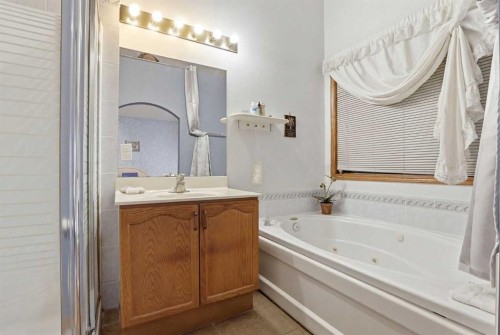 866 Applewood Drive Se, Calgary, AB 