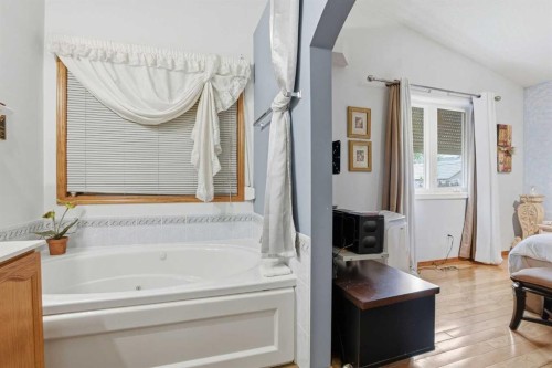 866 Applewood Drive Se, Calgary, AB 