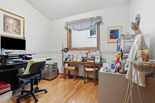 866 Applewood Drive Se, Calgary, AB 