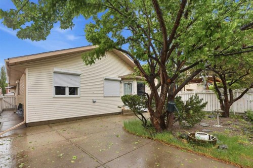 866 Applewood Drive Se, Calgary, AB 