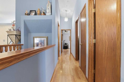 866 Applewood Drive Se, Calgary, AB 