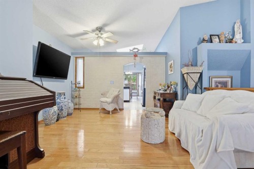 866 Applewood Drive Se, Calgary, AB 