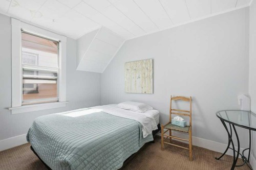 816 3 Avenue Nw, Calgary, AB - Indoor Photo Showing Bedroom