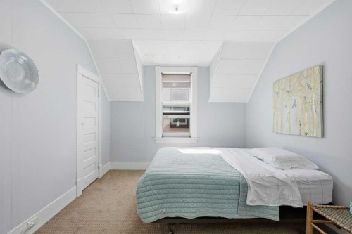 816 3 Avenue Nw, Calgary, AB - Indoor Photo Showing Bedroom