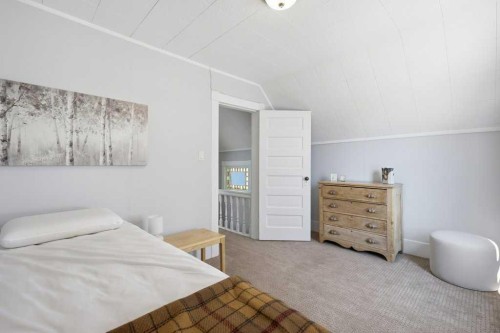 816 3 Avenue Nw, Calgary, AB - Indoor Photo Showing Bedroom