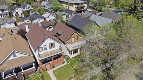 816 3 Avenue Nw, Calgary, AB - Outdoor