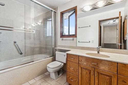 652 Dalmeny Hill Nw, Calgary, AB - Indoor Photo Showing Bathroom
