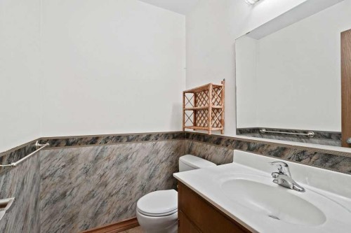 652 Dalmeny Hill Nw, Calgary, AB - Indoor Photo Showing Bathroom