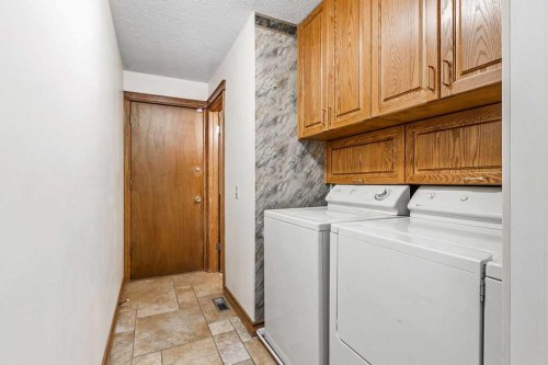 652 Dalmeny Hill Nw, Calgary, AB - Indoor Photo Showing Laundry Room
