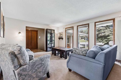 652 Dalmeny Hill Nw, Calgary, AB - Indoor Photo Showing Living Room