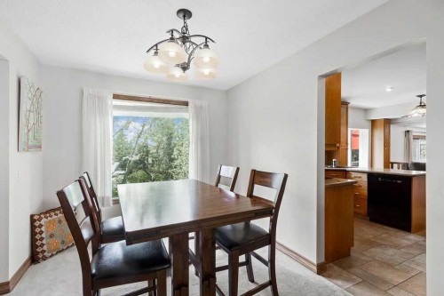 652 Dalmeny Hill Nw, Calgary, AB - Indoor Photo Showing Dining Room
