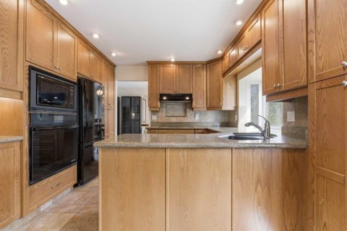 652 Dalmeny Hill Nw, Calgary, AB - Indoor Photo Showing Kitchen