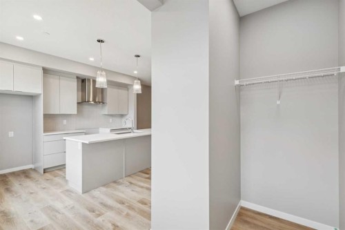 75 Hotchkiss Way Se, Calgary, AB - Indoor Photo Showing Kitchen