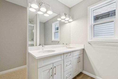 75 Hotchkiss Way Se, Calgary, AB - Indoor Photo Showing Bathroom