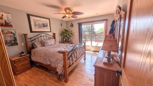 108 Glendale Place, Cochrane, AB - Indoor Photo Showing Bedroom