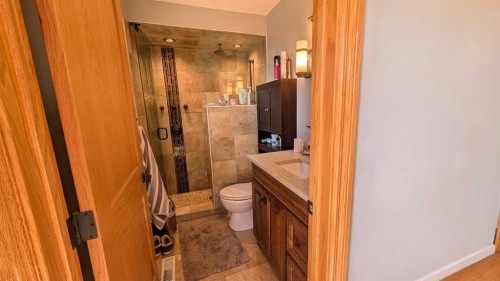 108 Glendale Place, Cochrane, AB - Indoor Photo Showing Bathroom