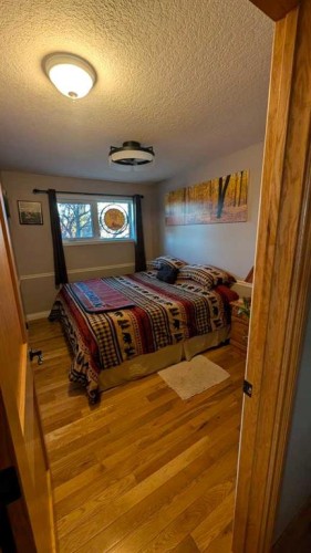 108 Glendale Place, Cochrane, AB - Indoor Photo Showing Bedroom