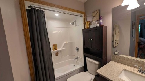 108 Glendale Place, Cochrane, AB - Indoor Photo Showing Bathroom