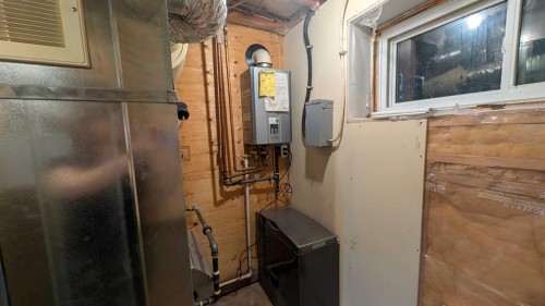 108 Glendale Place, Cochrane, AB - Indoor Photo Showing Other Room
